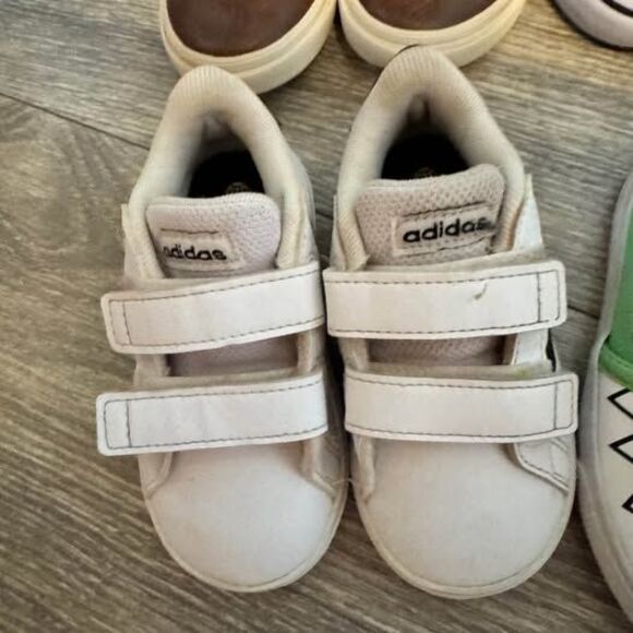 6 pairs of toddler shoes- sizes range from 6-8 - Picture 7 of 8